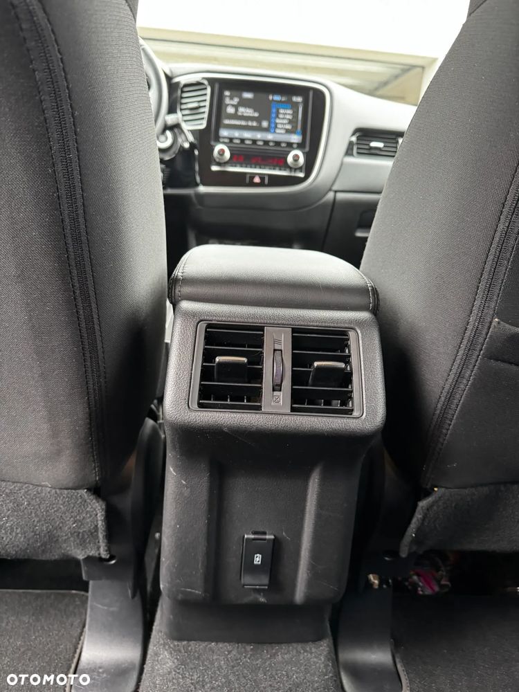 Mitsubishi Outlander 2.0 Instyle Navi 4WD CVT - 15