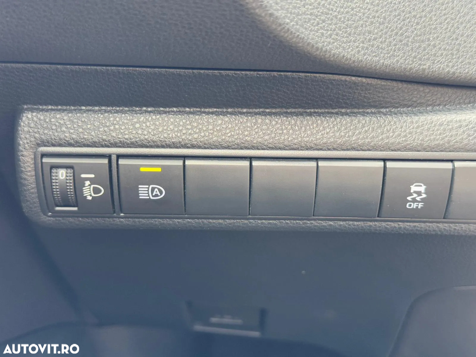 Toyota Corolla 1.8 HSD Eco - 29