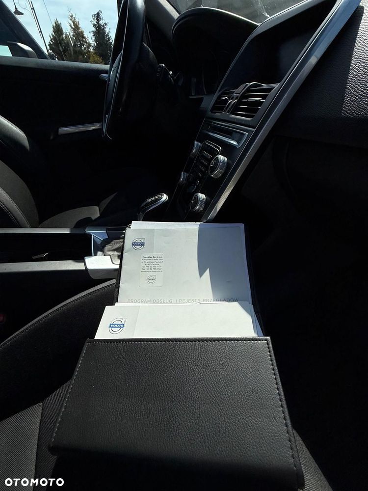 Volvo XC 60 D5 AWD Momentum - 9