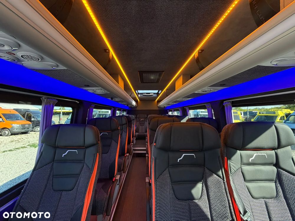 Mercedes-Benz Sprinter 519 - 19