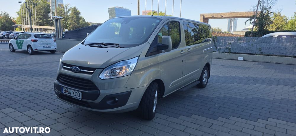 Ford Tourneo Custom - 1