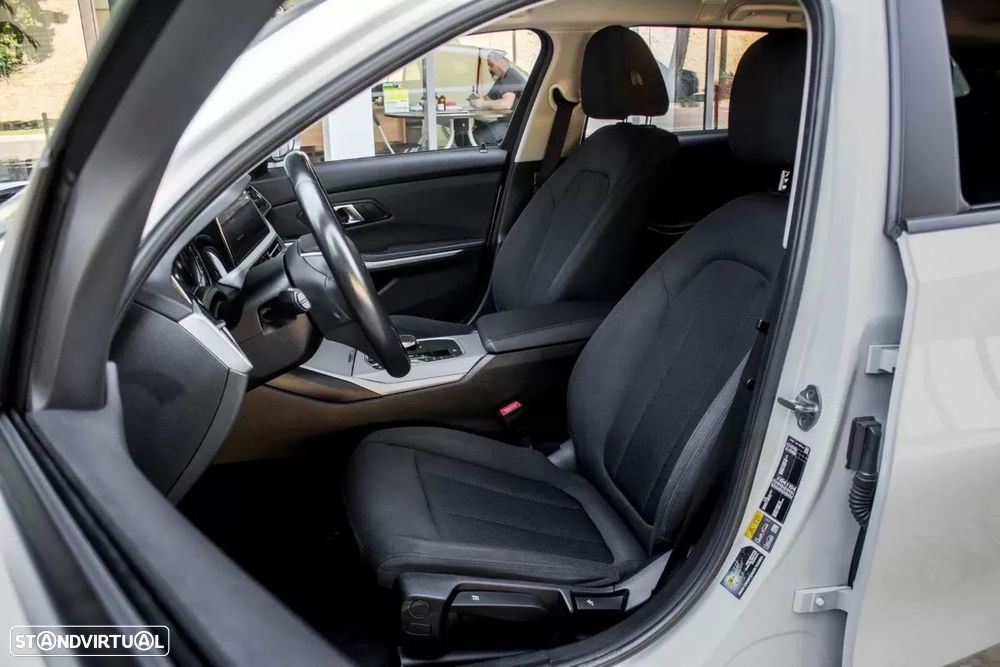 BMW 330 e Line Luxury Auto - 27
