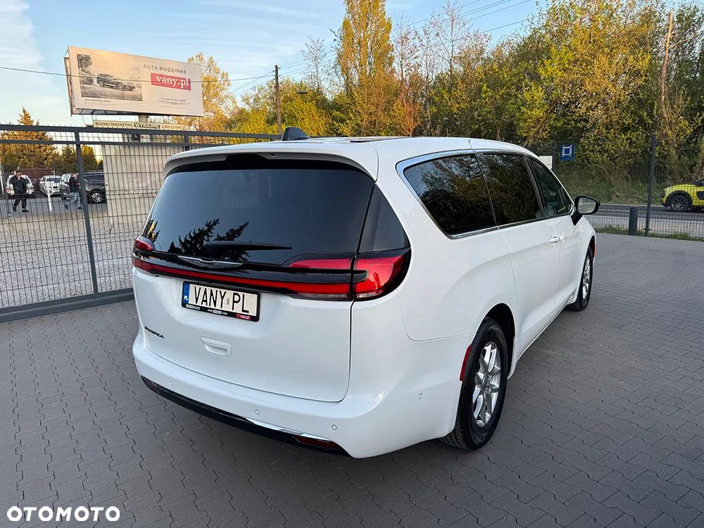 Chrysler Pacifica - 5