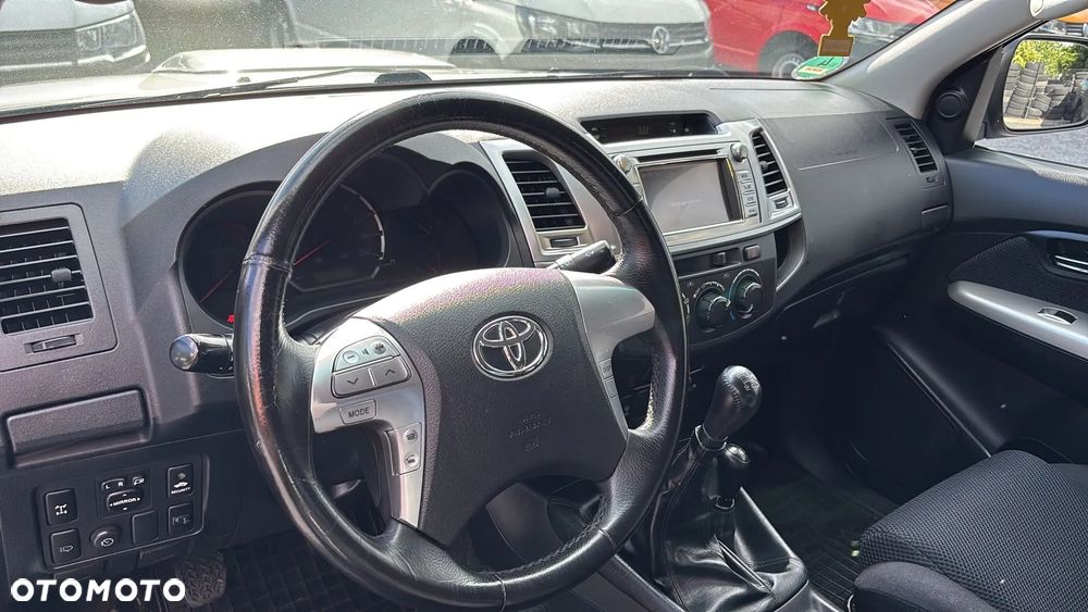 Toyota Hilux 4x4 Double Cab Life - 13