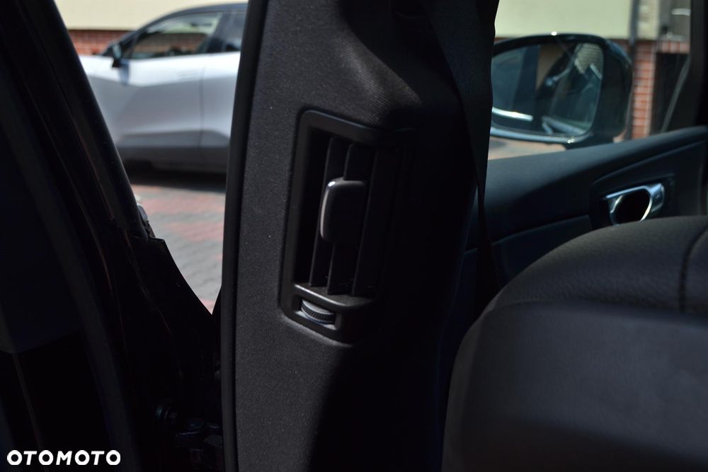 Volvo XC 60 B4 D Plus Bright - 31