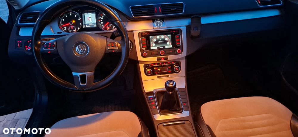 Volkswagen Passat - 21