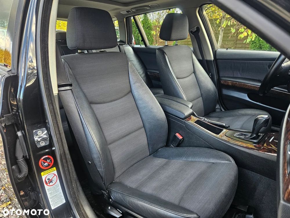 BMW Seria 3 325i Touring - 25