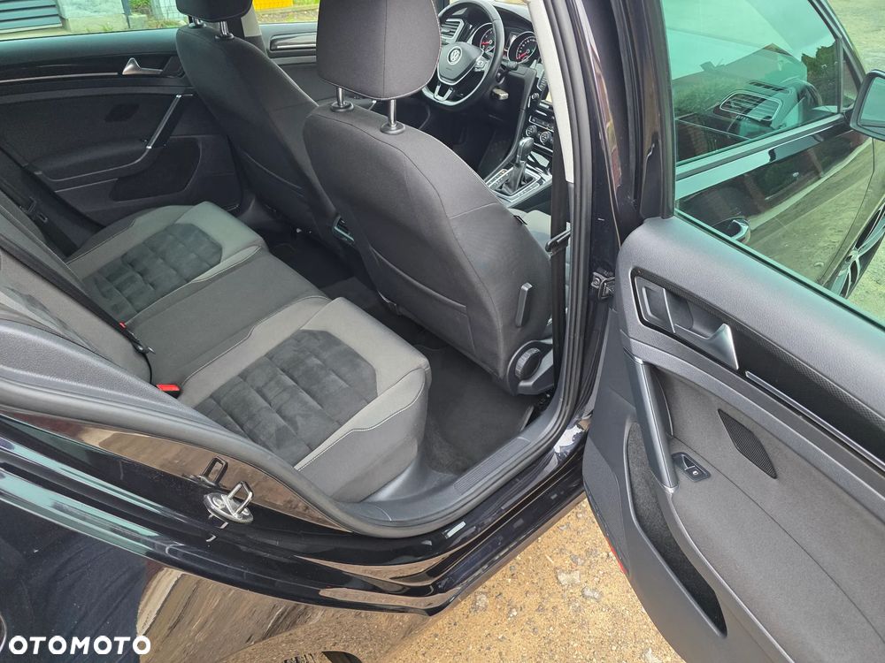 Volkswagen Golf - 10