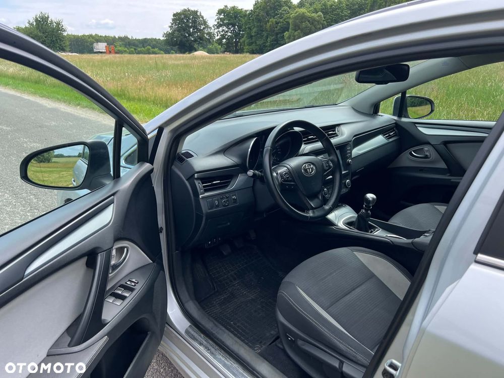 Toyota Avensis 2.0 D-4D Premium - 5
