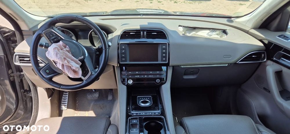 Jaguar F-Pace - 24