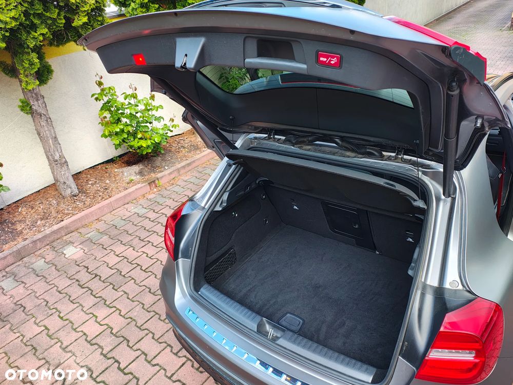 Mercedes-Benz GLA - 10