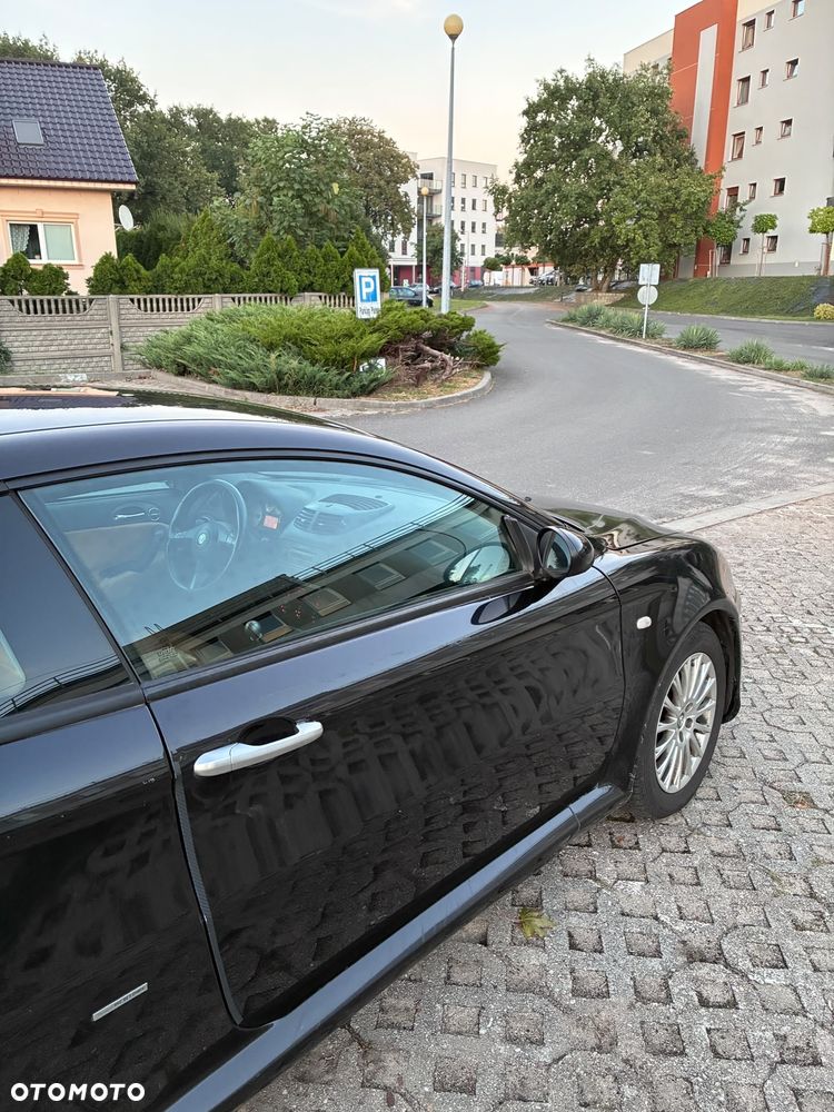 Alfa Romeo GT 1.9JTD 16V Black Line - 4