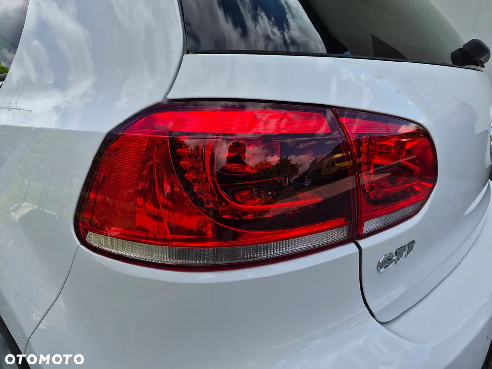 Volkswagen Golf 2.0 GTI DSG - 11
