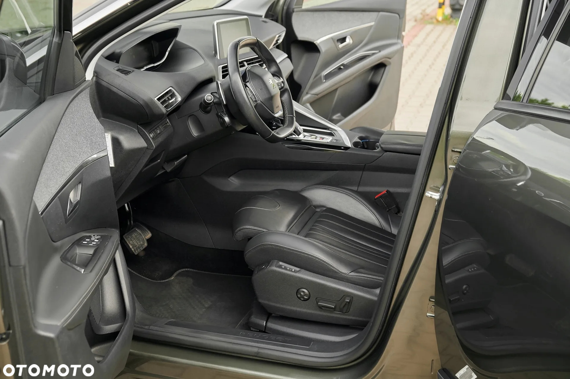 Peugeot 3008 1.2 PureTech Allure S&S EAT6 - 20