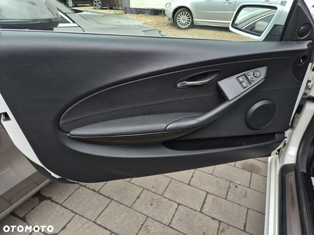 BMW Seria 6 650 i - 12
