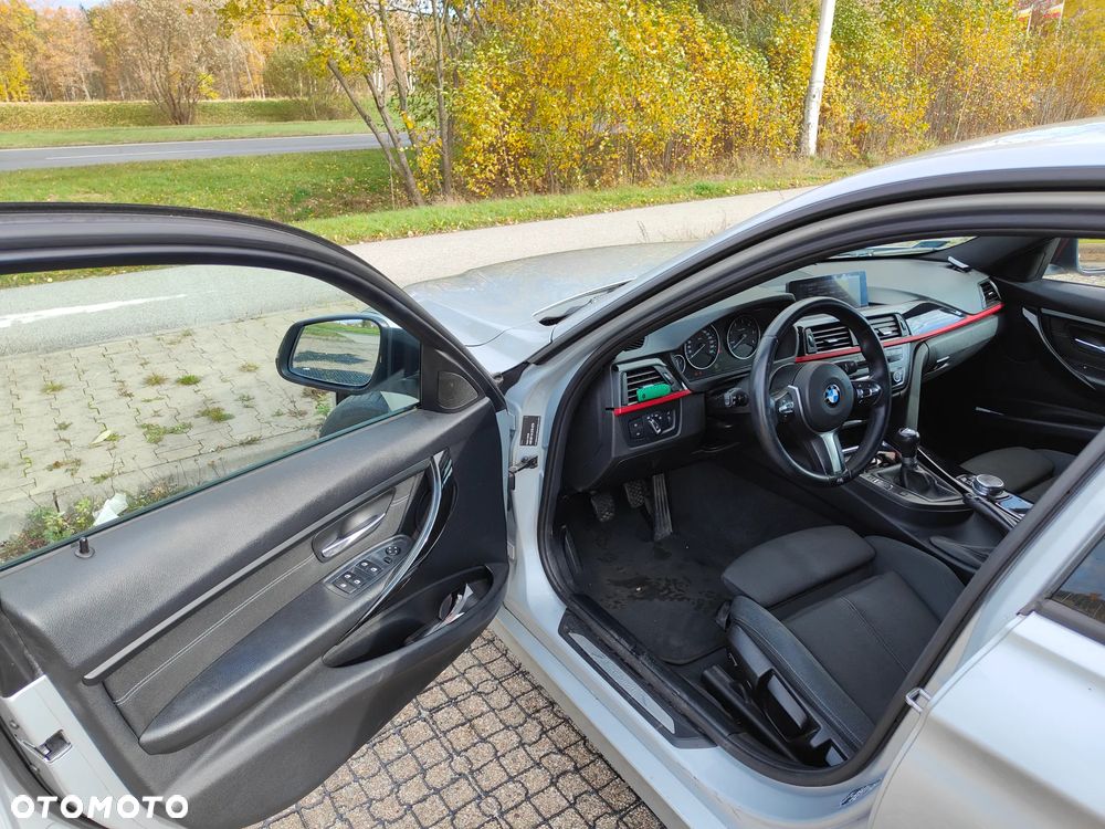 BMW Seria 3 320d DPF Edition Sport - 29