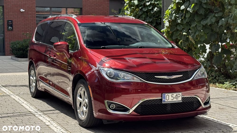 Chrysler Pacifica - 2