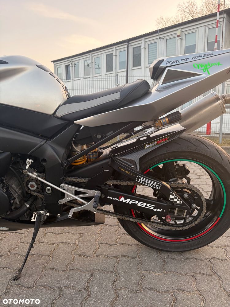 Yamaha R1 - 11