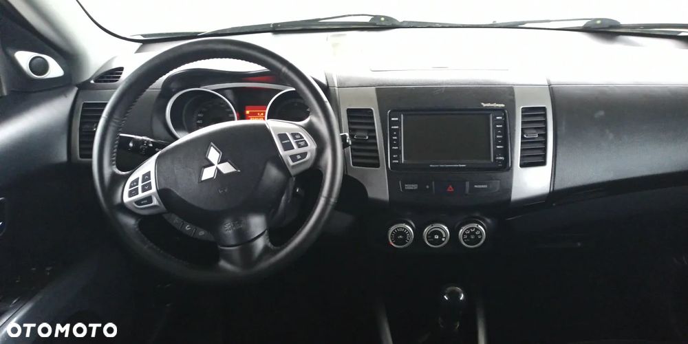 Mitsubishi Outlander 2.2 DID Intense + - 30