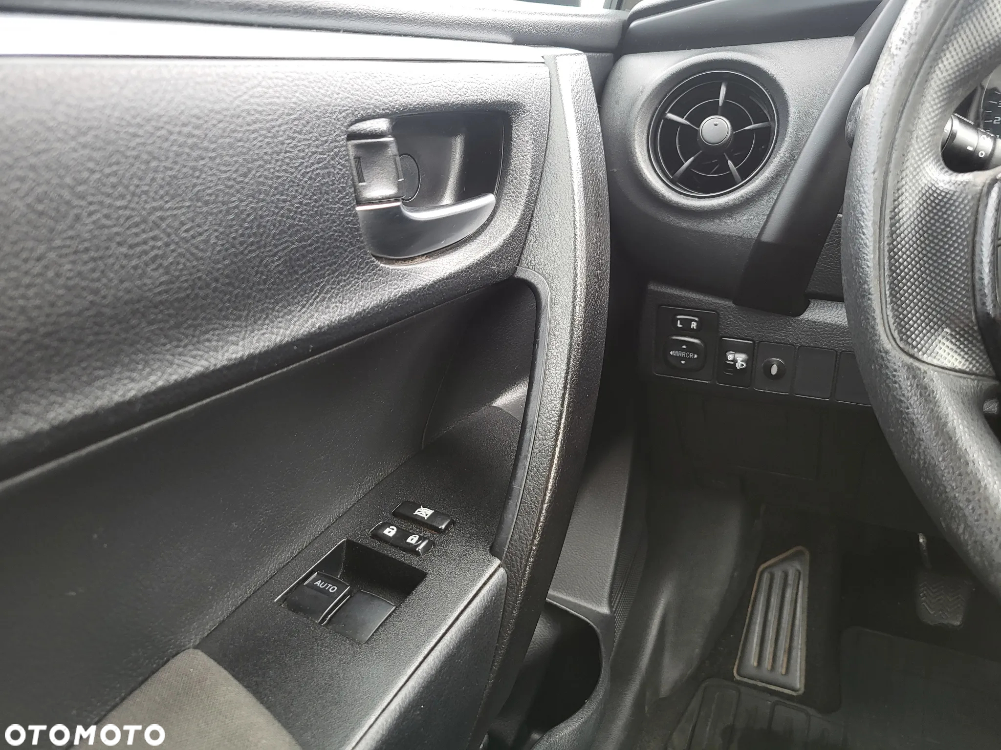 Toyota Corolla 1.6 Active - 19