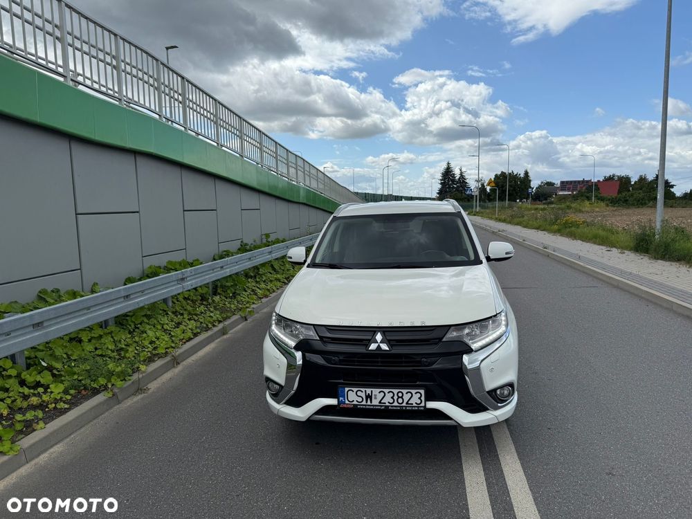 Mitsubishi Outlander 2.0 4WD Plug-In Hybrid Plus - 9