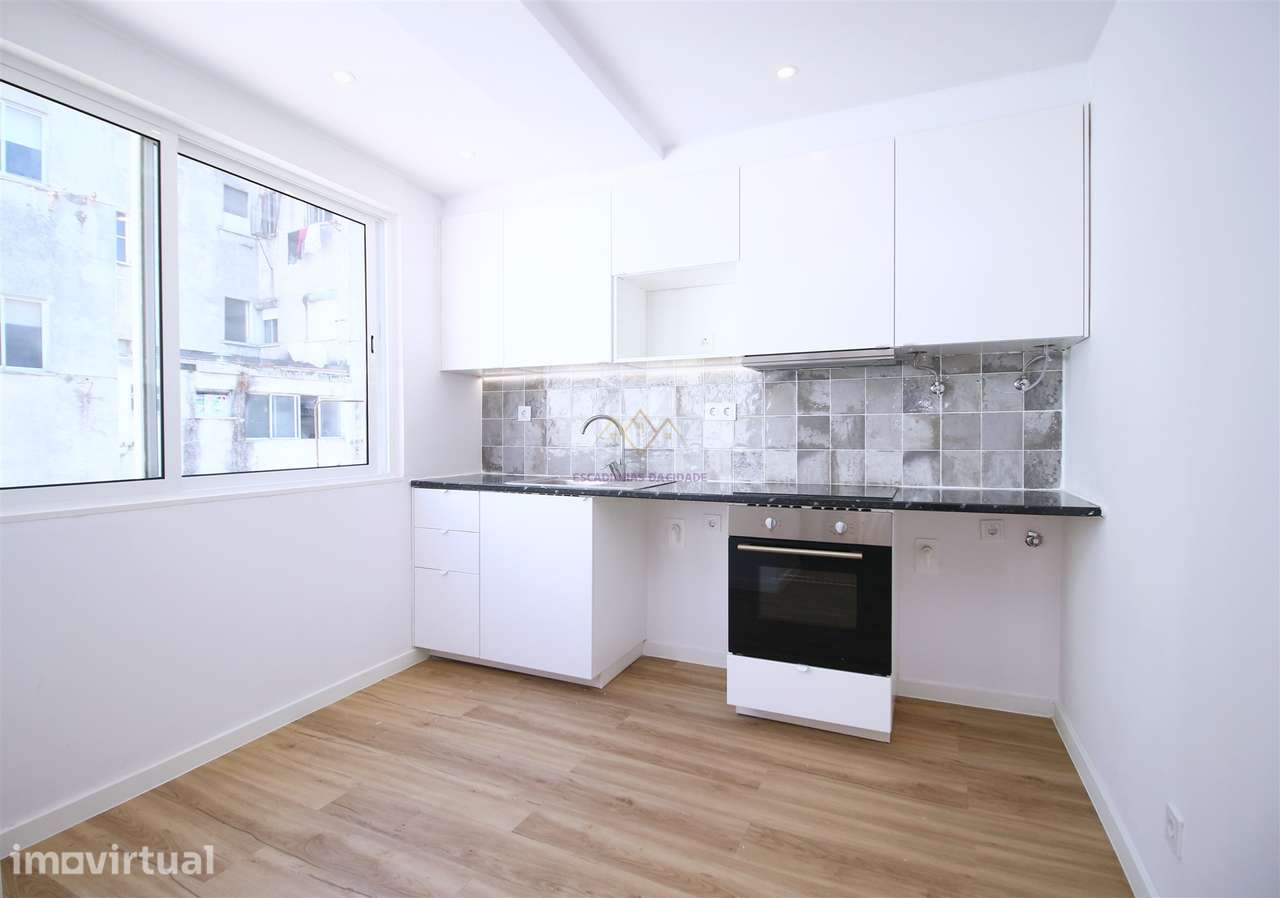 Apartamento T2 remodelado proximo Loja do Cidadão Queluz - Grande imagem: 2/22
