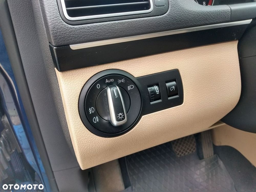 Volkswagen Touran - 16
