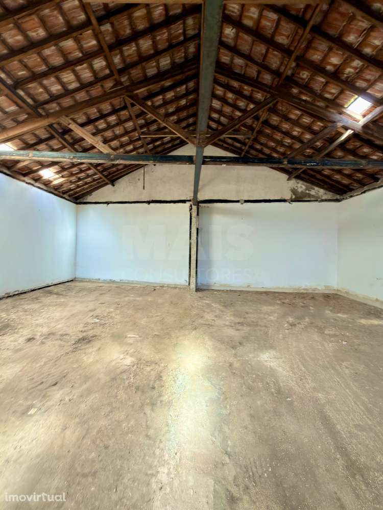 PENICHE | ARMAZÉM / ARRUMOS com potencial de conversão para Habitação - Grande imagem: 2/13