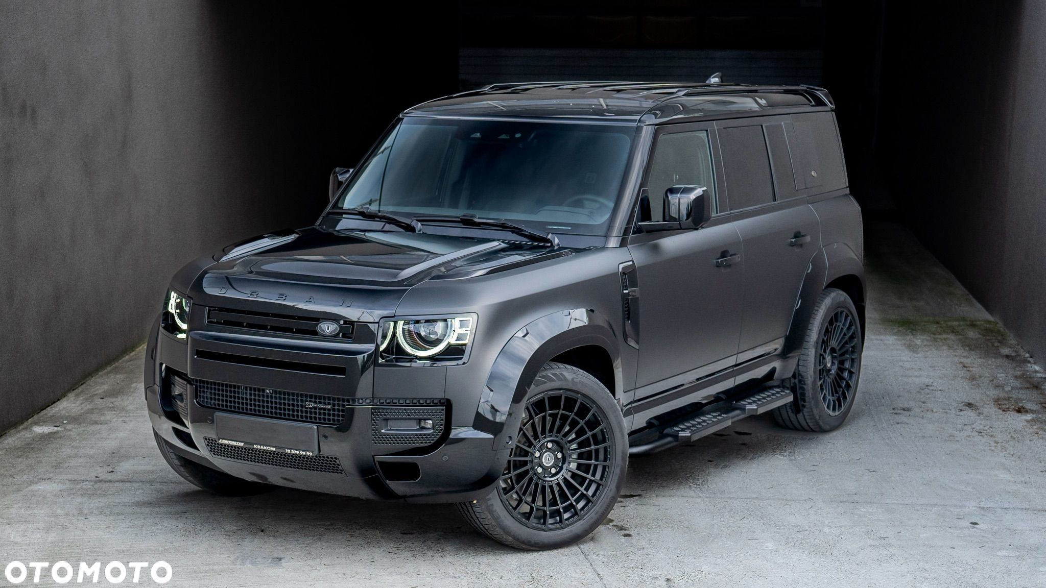 Land Rover Defender - 1