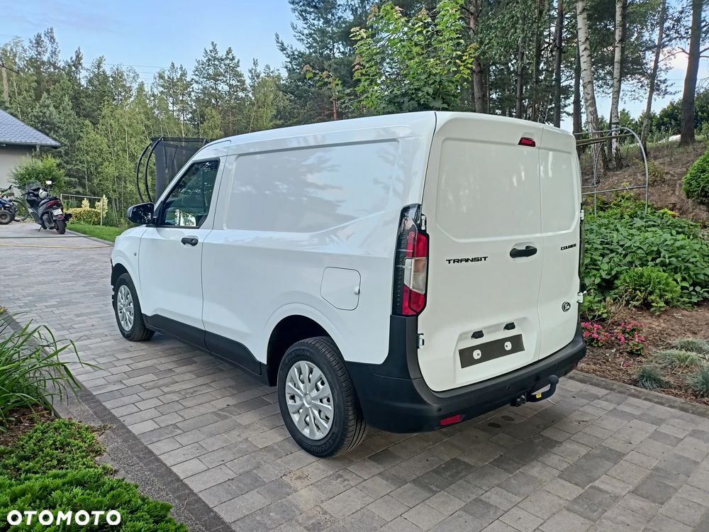 Ford Transit Courier - 8