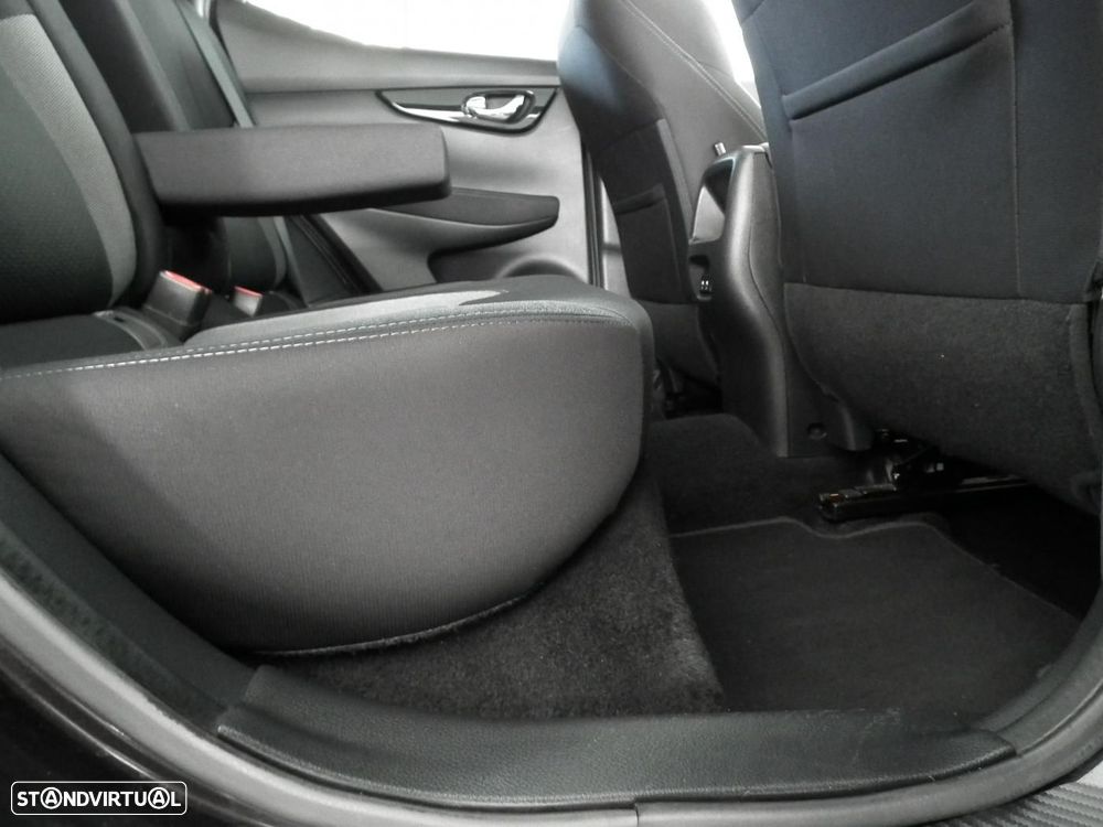 Nissan Qashqai 1.5 dCi N-Connecta J18 — fotografia 27
