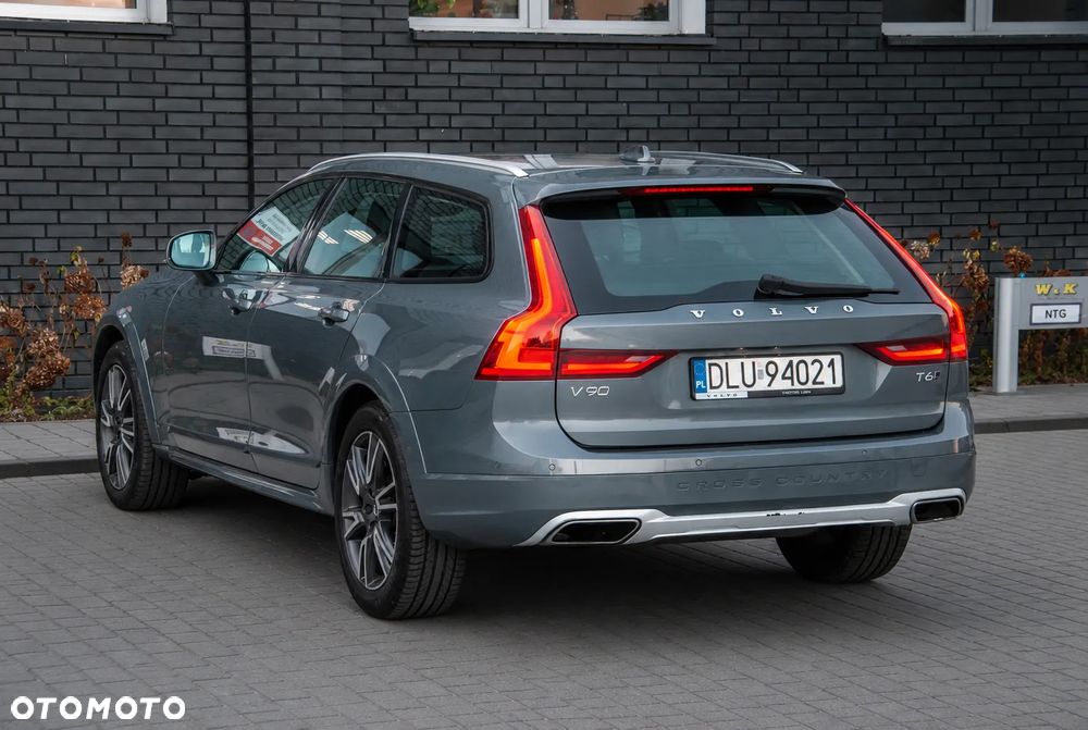 Volvo V90 Cross Country - 9