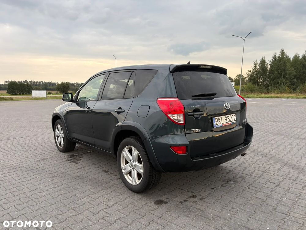 Toyota RAV4 - 6