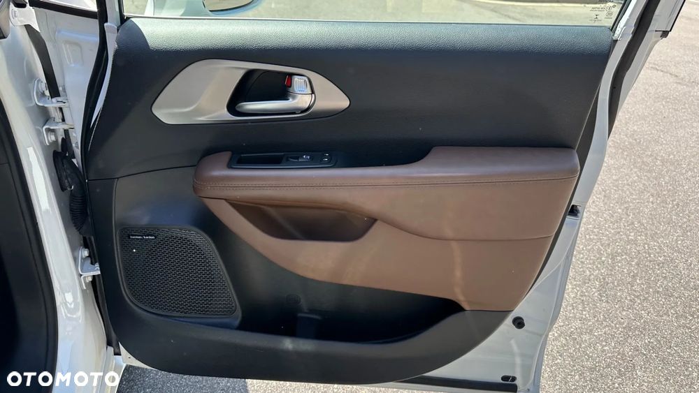 Chrysler Pacifica - 18