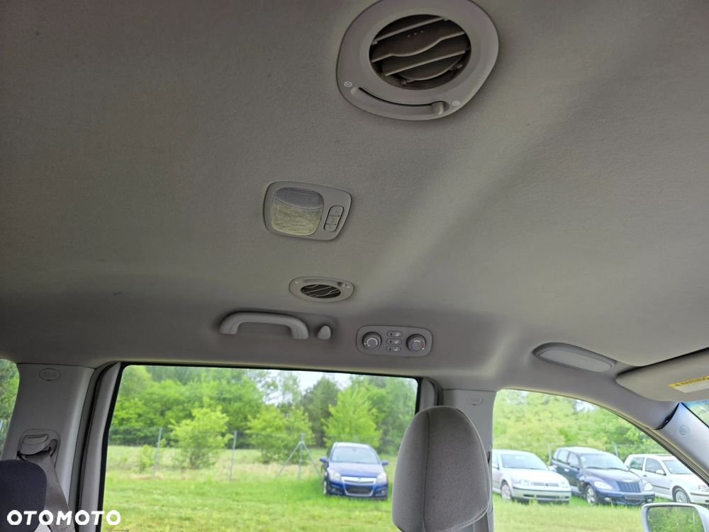 Kia Carnival 2.9 CRDi LX - 12