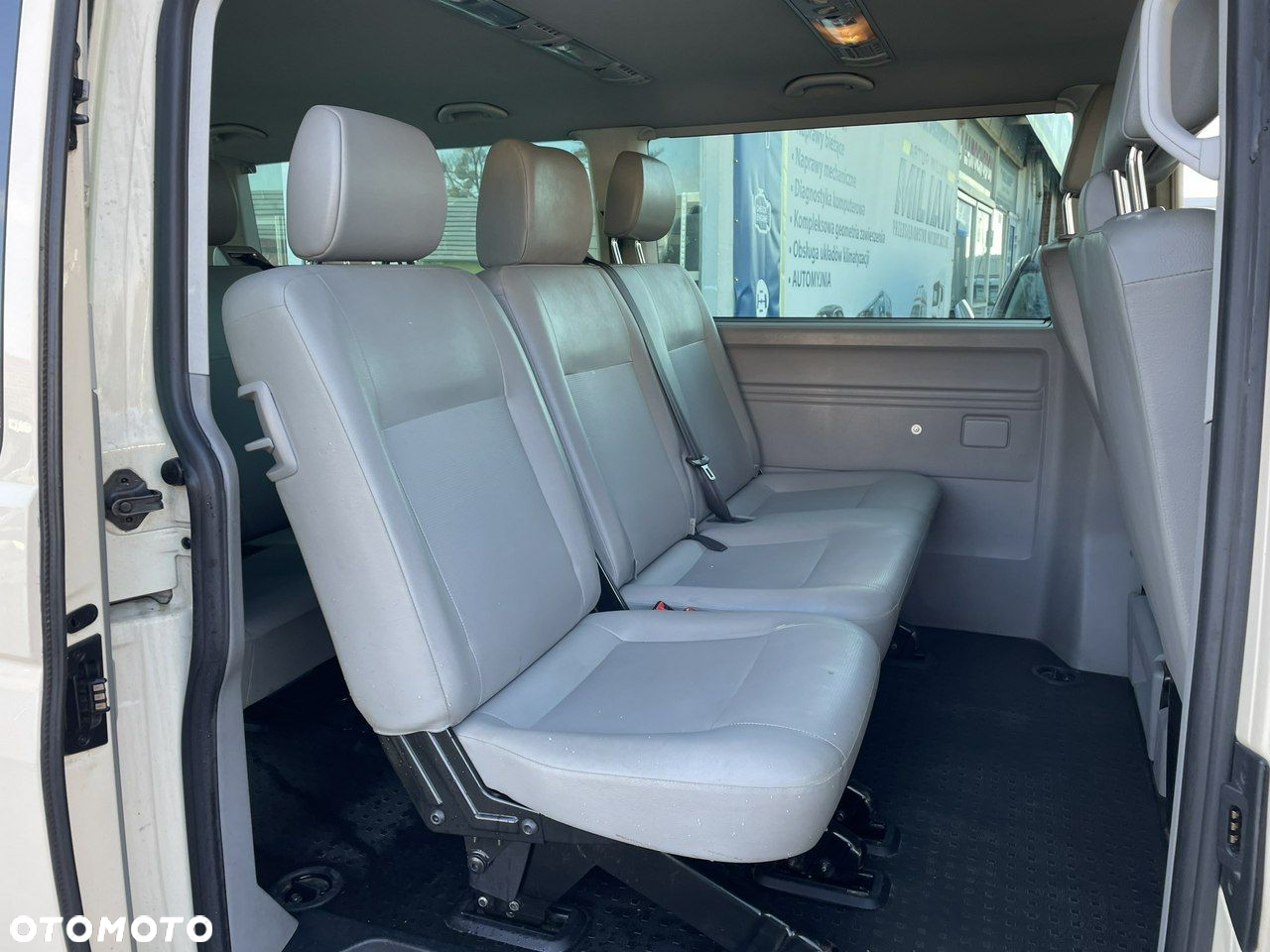 Volkswagen Caravelle - 10