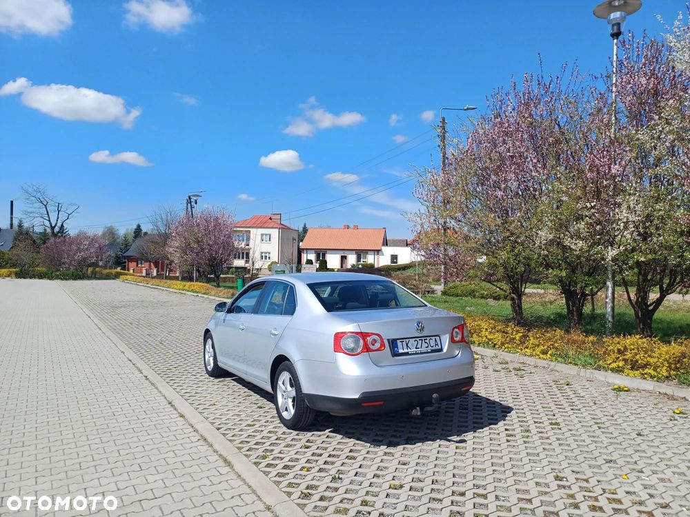 Volkswagen Jetta - 14