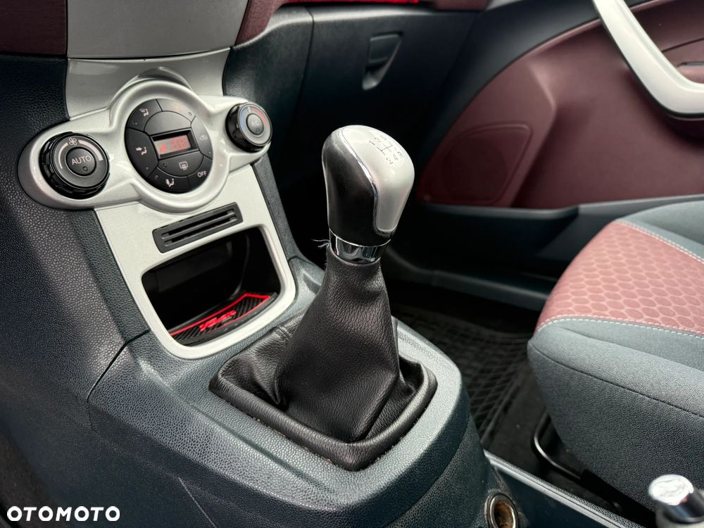 Ford Fiesta 1.25 Celebration - 21