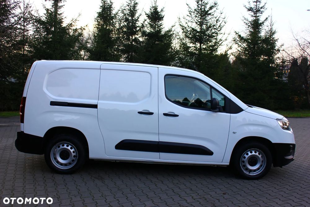 Toyota Proace City CHŁODNIA 1.5D-4D 102KM LONG L2 3 Osobowy - 18