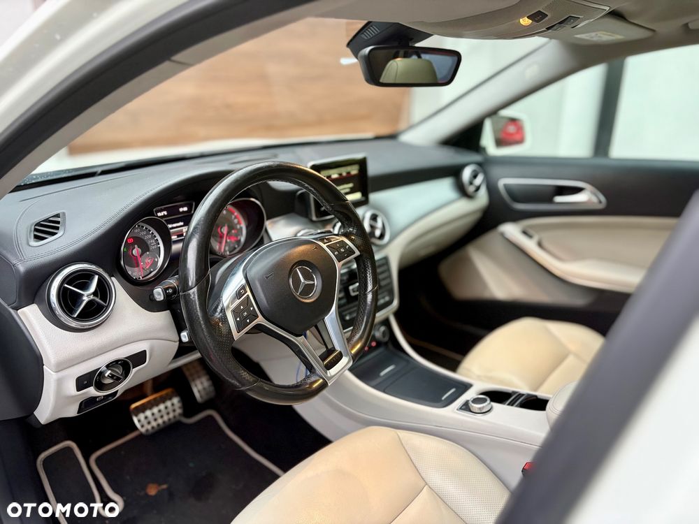Mercedes-Benz GLA 200 7G-DCT AMG Line - 19