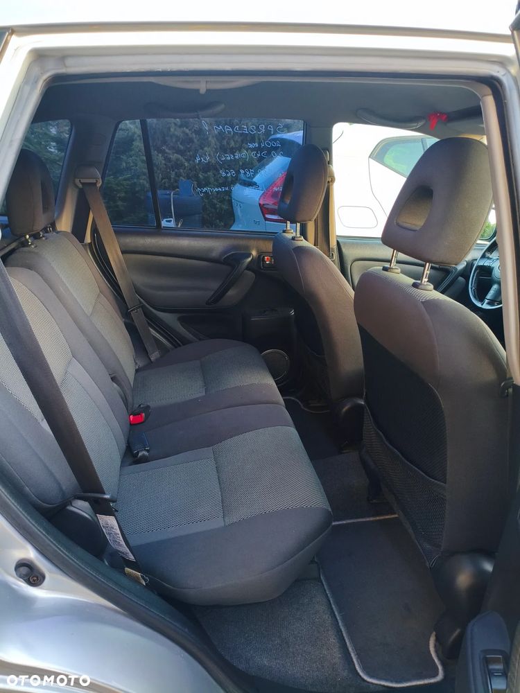 Toyota RAV4 2.0 D-4D 4x4 - 12