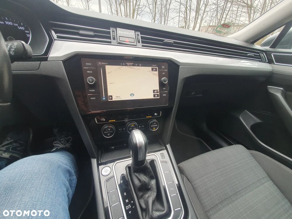 Volkswagen Passat 2.0 TDI SCR DSG Business - 18