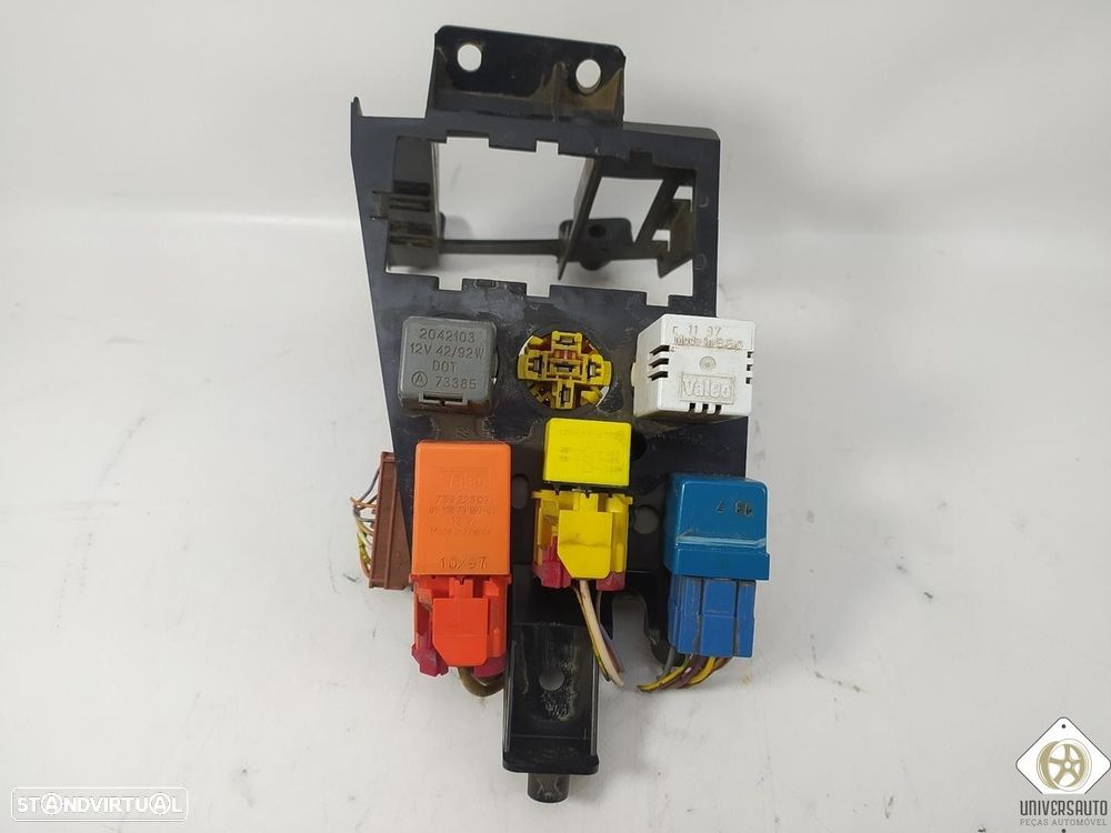 CAIXA RELÉS / FUSÍVEIS PEUGEOT 106 II 1997 - 1