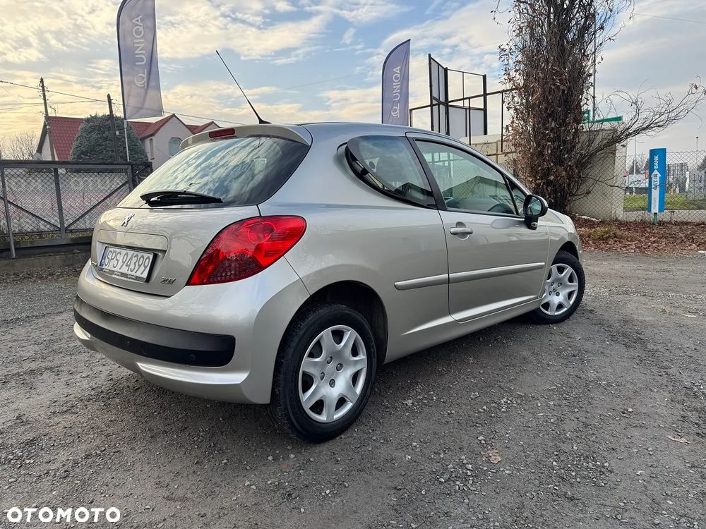 Peugeot 207 - 13