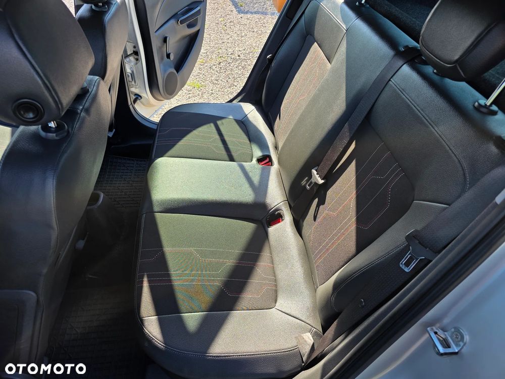 Opel Corsa 1.4 16V Cosmo - 24