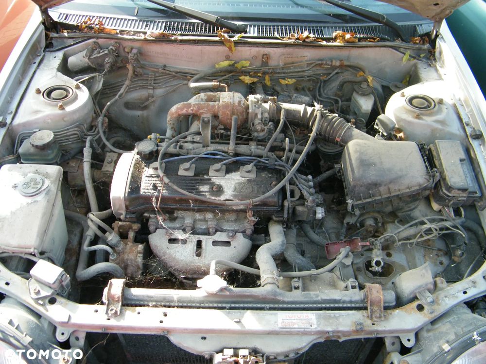 Toyota Corolla VIIII E11 (97-99r.) 1.3B 85KM.Silnik 4E-FE Skrzynia C150 Lakier 199. Cały na części GWARANCJA !!!!  Przód Tył Zestaw Komplet Drzwi Klapa Zderzak Błotnik Maska Grill Atrapa Szyba Pas Lampa Lusterko Boczki Fotel Kanapa Kokpit Deska Rozdzielcza Przełącznik Włącznik Sterownik Przewody Wiązka Instalacja Moduł Komputer Czujnik Listwa Pompa Alternator Wtryski Głowica Rozrusznik Kompresor Sprzęgło Dwumas Silnik Skrzynia ABS Klimatyzacji Paliwa Wspomagania Kolektor Turbina Przepustnica Zawór Chłodnica Koło Hak Belka Sanki Zawieszenie Mcpherson Półoś Amortyzator Wydech Tłumik Zacisk Most - 8