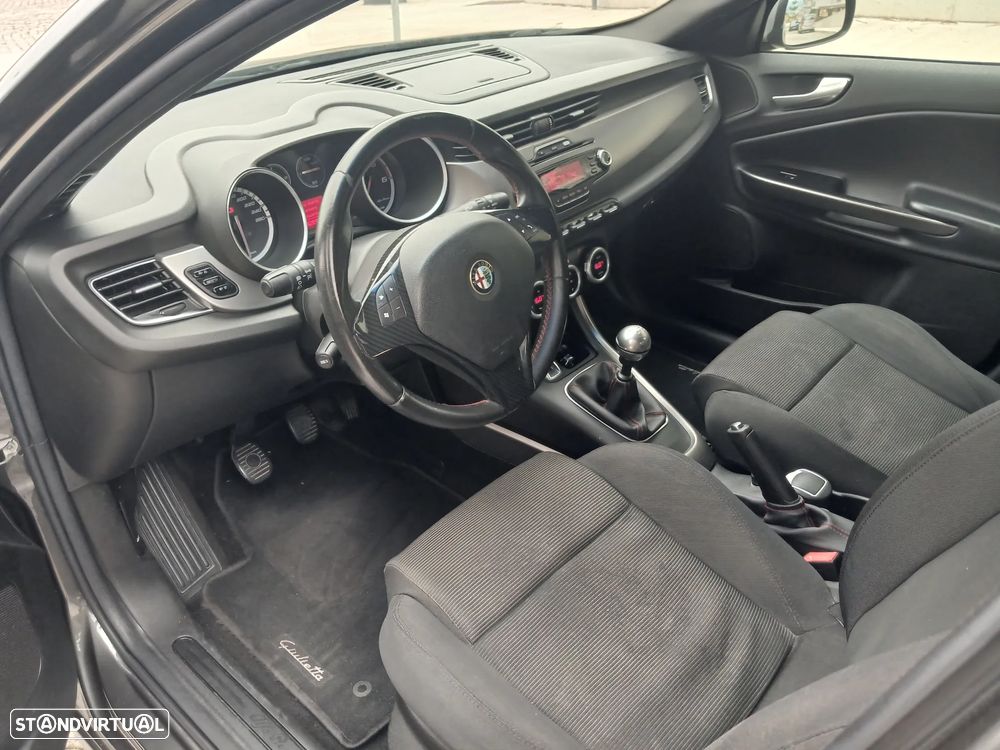 Alfa Romeo Giulietta 1.6 JTDM Veloce - 9