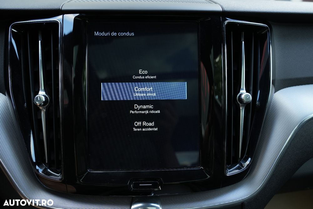 Volvo XC 60 D5 AWD Geartronic RDesign - 22