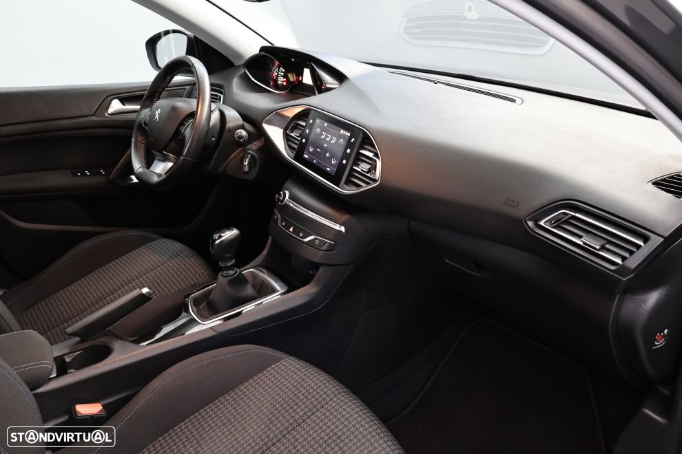 Peugeot 308 SW 1.2 PureTech Style - 23