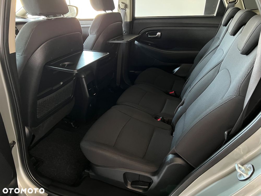 Kia Carens - 25